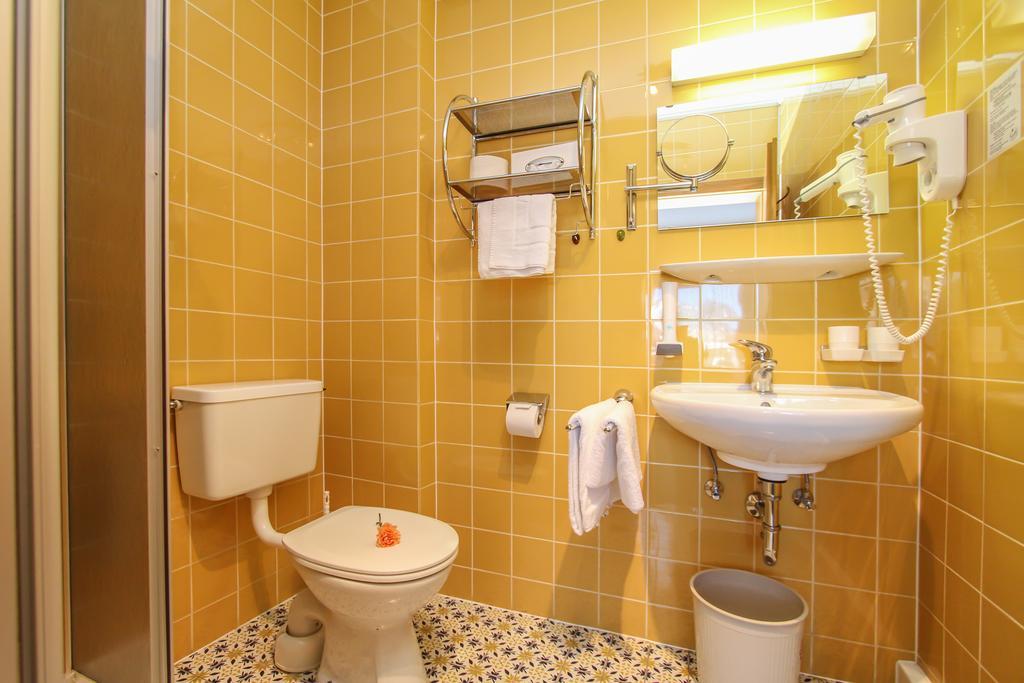 Hotel Tiroler Adler - Bed And Breakfast Вайдринг Экстерьер фото
