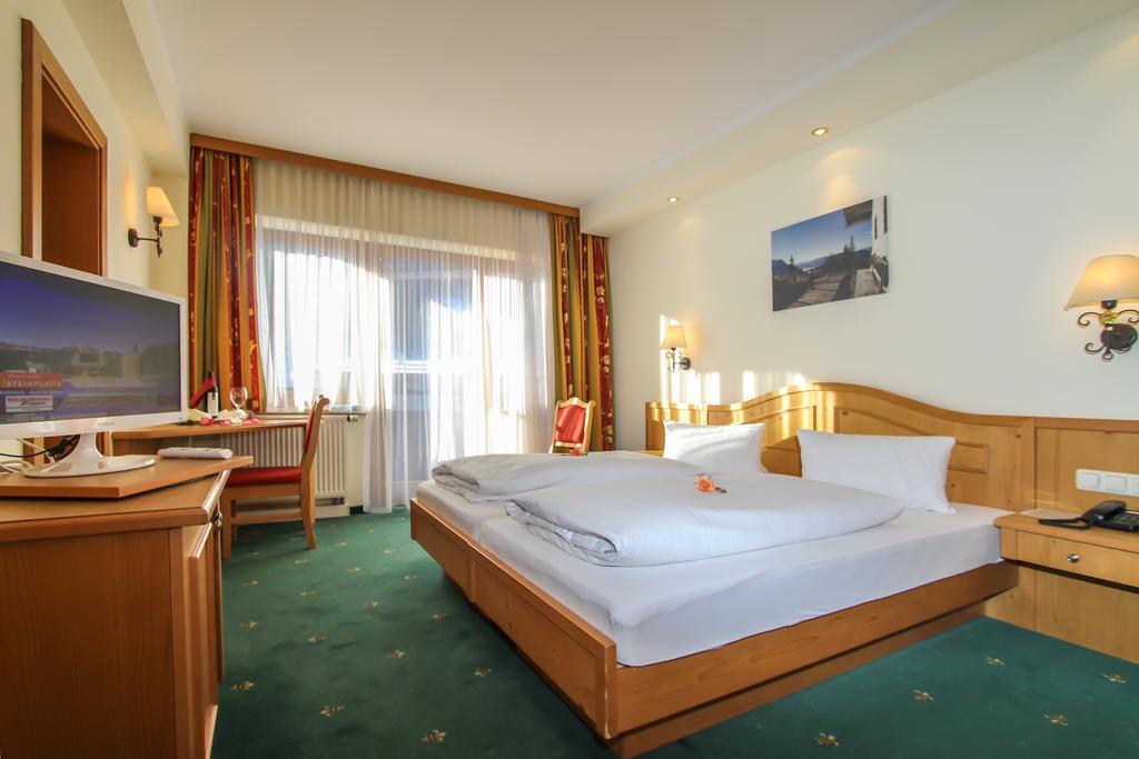 Hotel Tiroler Adler - Bed And Breakfast Вайдринг Экстерьер фото